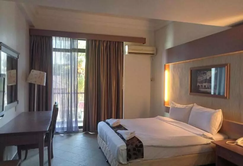 ホテル The Clove Mont