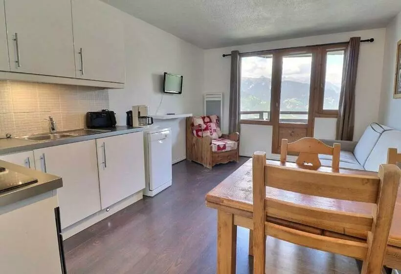 Appartement 2 Pièces Pour 4 Pers.   La Tania, Idéalement Situé Skis Aux Pieds, 31m², Balcon Est   Fr