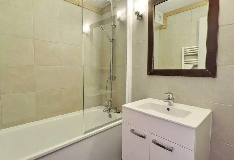 Appartement 2 Pièces Pour 4 Pers.   La Tania, Idéalement Situé Skis Aux Pieds, 31m², Balcon Est   Fr