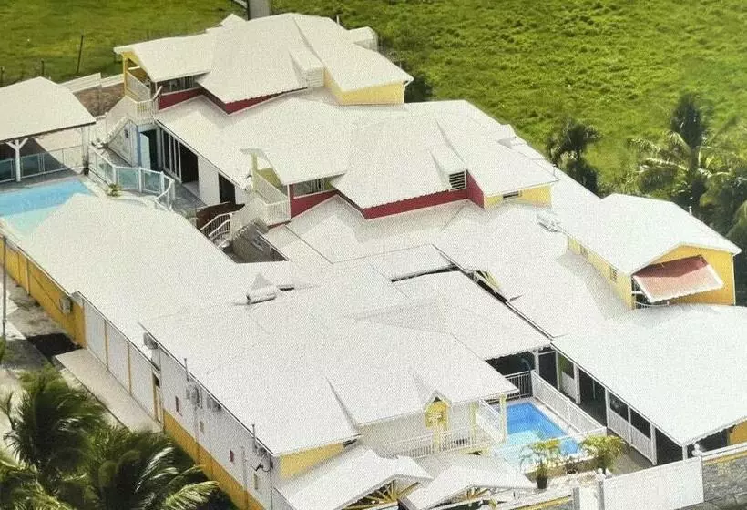Appartement D Une Chambre Avec Piscine Partagee Et Wifi A Sainte Anne