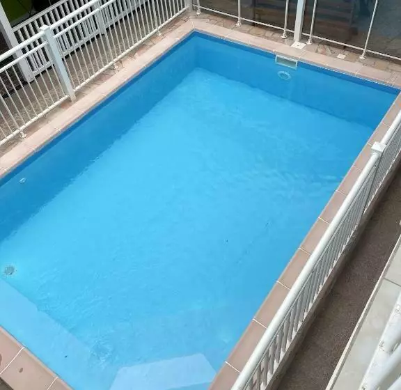 Appartement D Une Chambre Avec Piscine Partagee Et Wifi A Sainte Anne