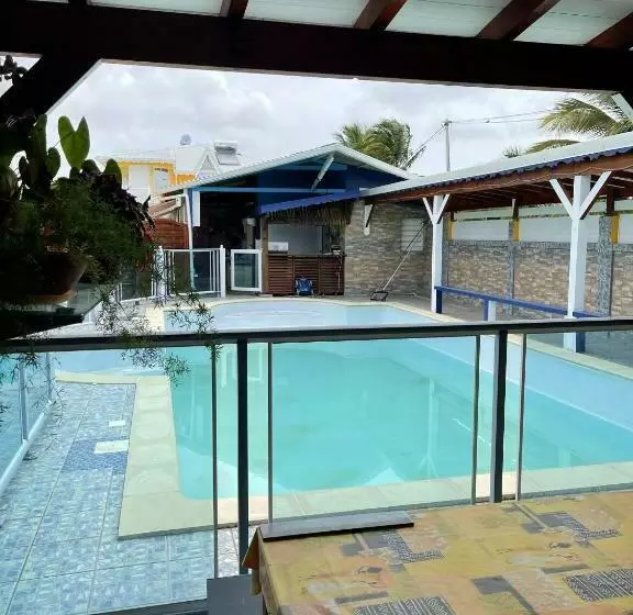 Appartement D Une Chambre Avec Piscine Partagee Et Wifi A Sainte Anne