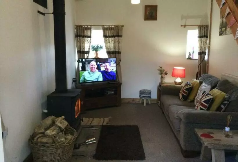 Cosy Rural Cottage Peak District, Pets Welcome