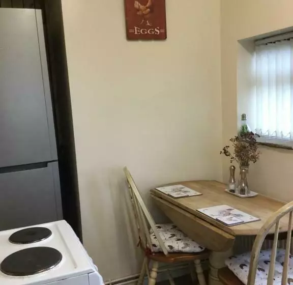 Cosy Rural Cottage Peak District, Pets Welcome