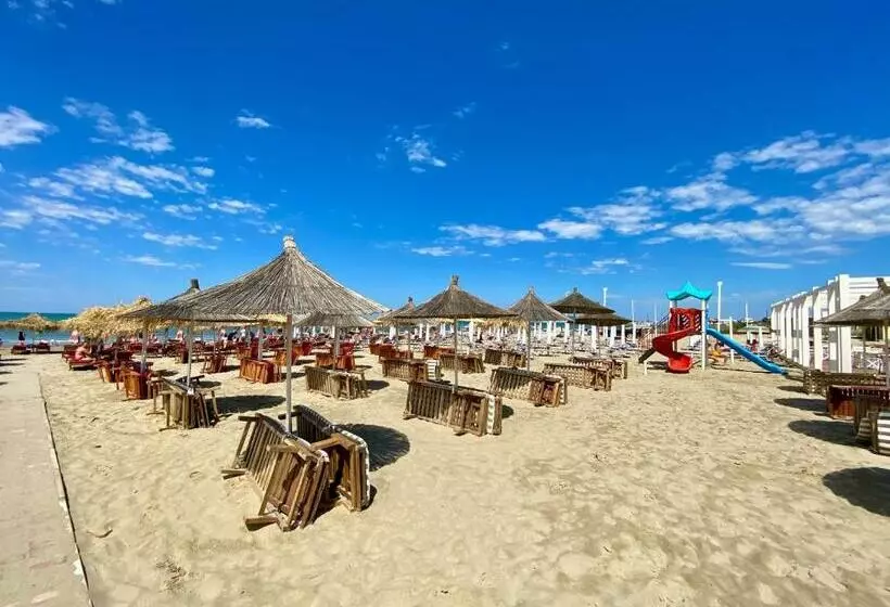 Durres, Plazh 13, Albania