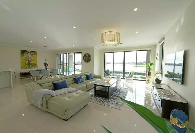 Luxury Waterfront Villa Bbq Cafe Wifi Great Views 5brm