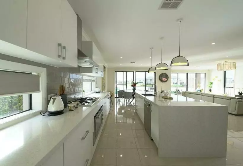 Luxury Waterfront Villa Bbq Cafe Wifi Great Views 5brm