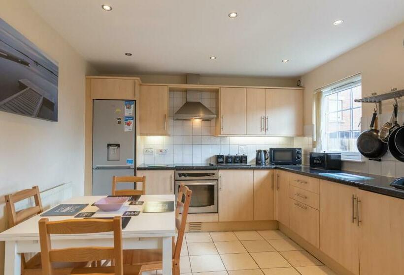 Newcastle City Centre Town House Free Parking And Wifi