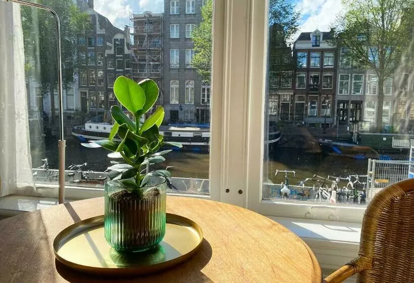 Majatalo Canal Hideaway