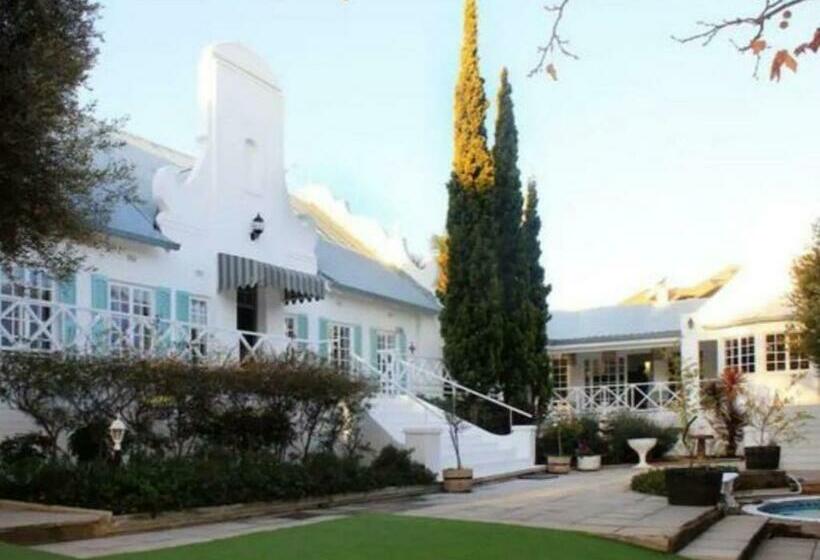 پانسیون La Belle Guest House