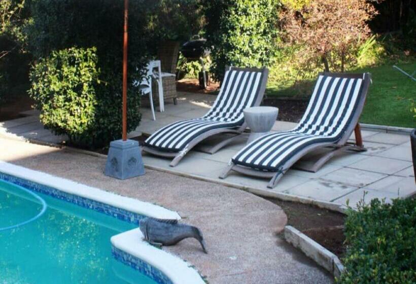 پانسیون La Belle Guest House