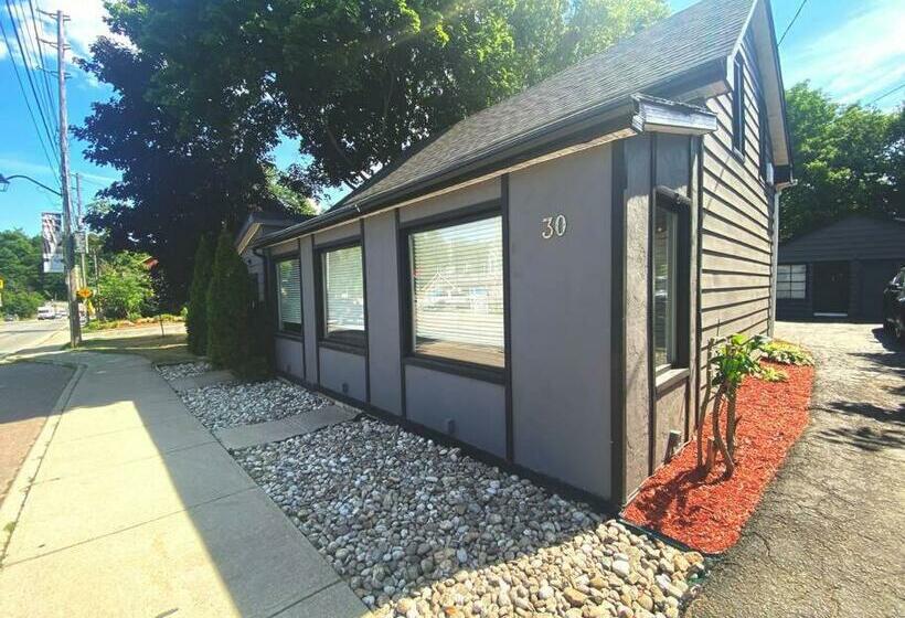 Cozy 3 Bedroom House In Historic Town/free Parking