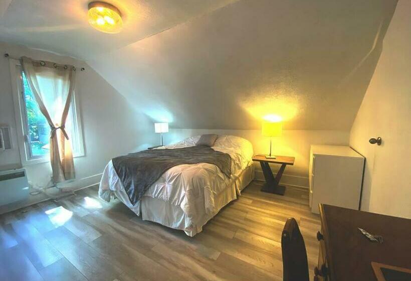 Cozy 3 Bedroom House In Historic Town/free Parking