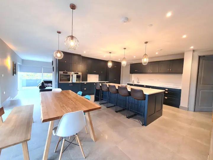 Exquisite Galway City Luxury Home – Sleeps 10