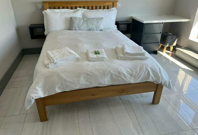 Exquisite Galway City Luxury Home – Sleeps 10