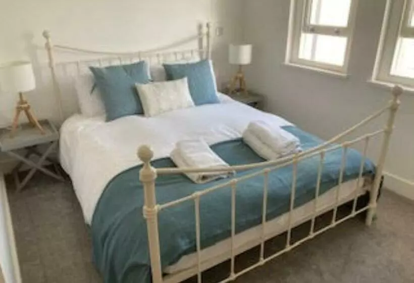 Flat 6 George Street