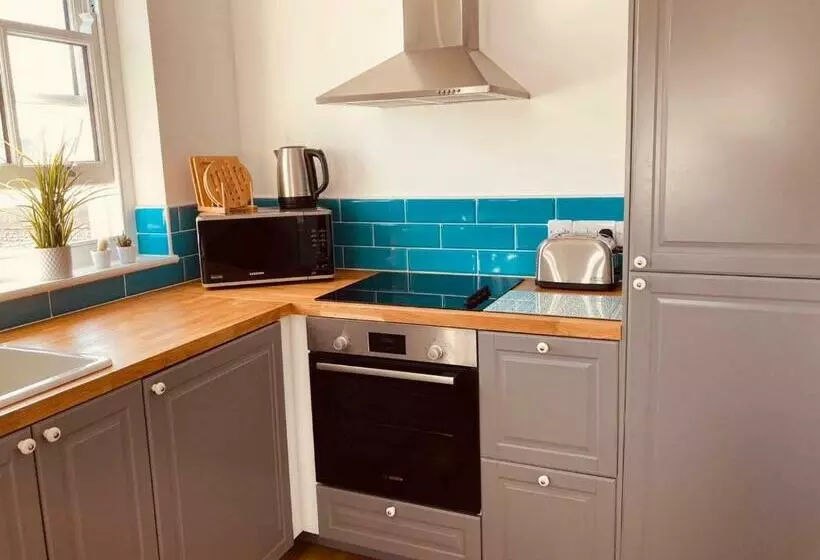Flat 6 George Street