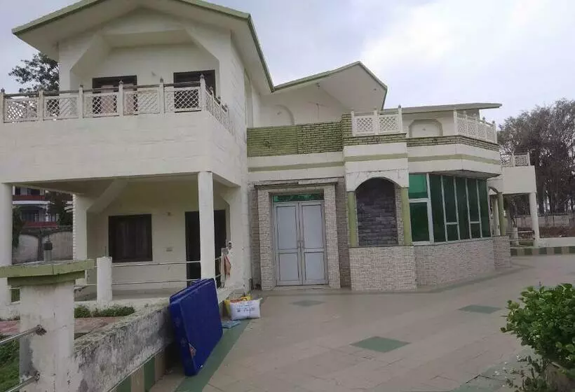 Hotelli Spot On 92411 Mayuri Farm House