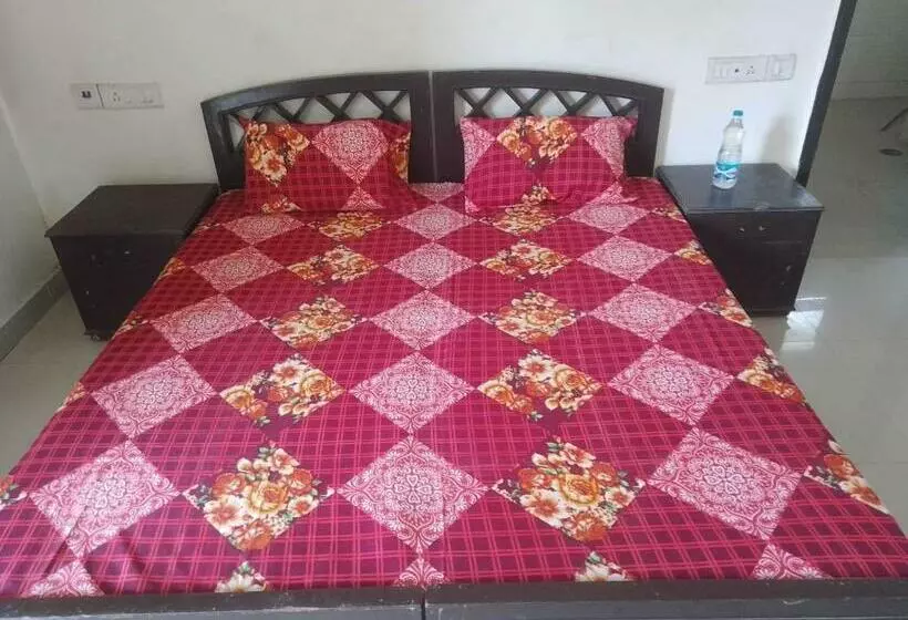 Hotelli Spot On 92411 Mayuri Farm House