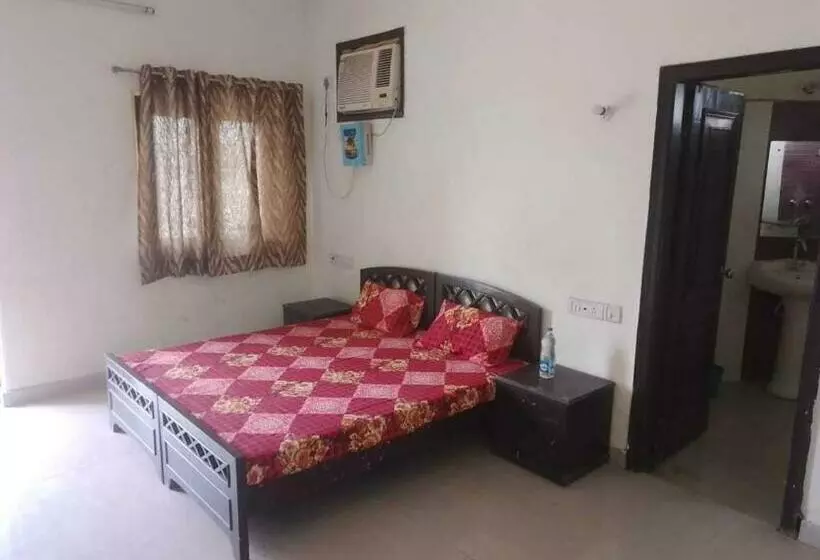 Hotelli Spot On 92411 Mayuri Farm House