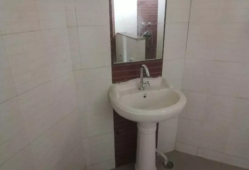 Hotelli Spot On 92411 Mayuri Farm House