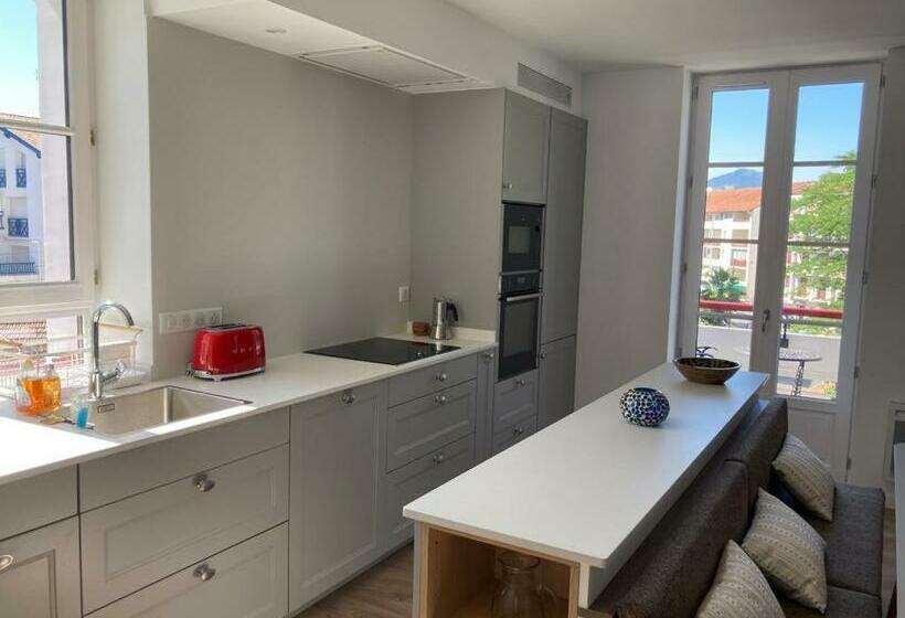 Superbe Appartement T3 Au Centre Plage .parking