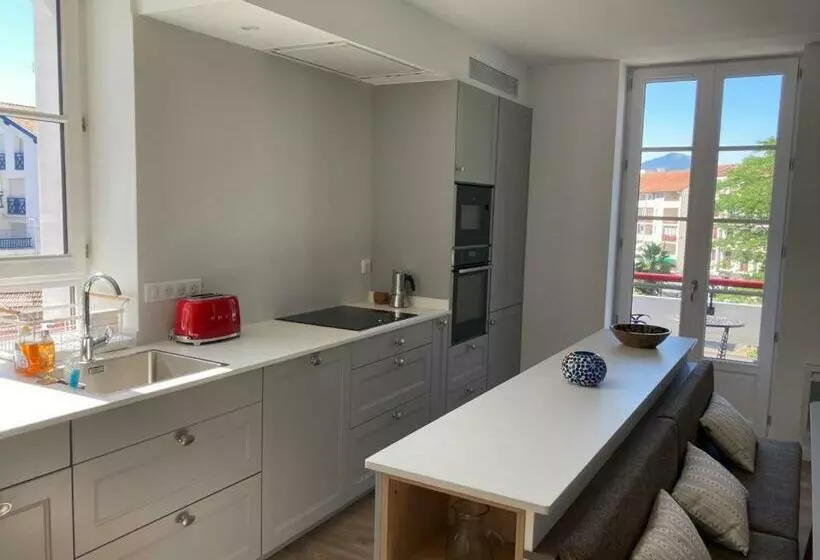 Superbe Appartement T3 Au Centre Plage .parking