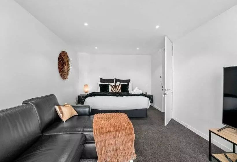 1 St Marks By Staysouth