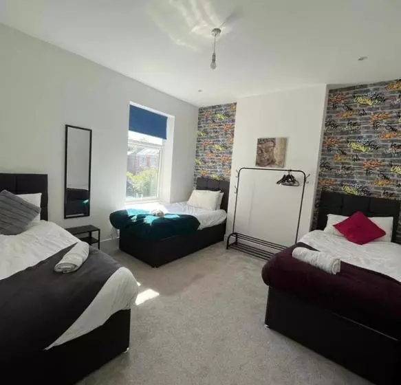 Dukes Place Sleeps 10 Comfortably