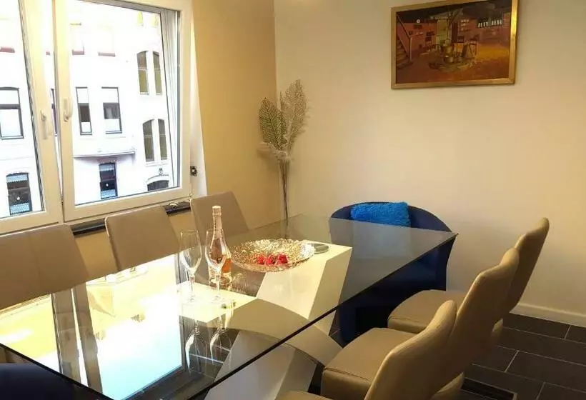 Ein Paar Schritte Zum Strand