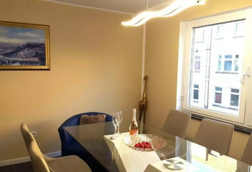 Ein Paar Schritte Zum Strand