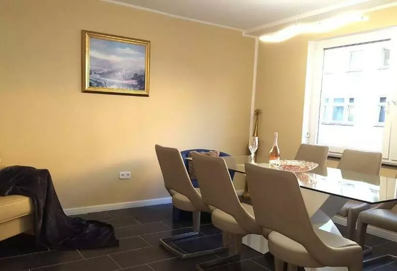 Ein Paar Schritte Zum Strand