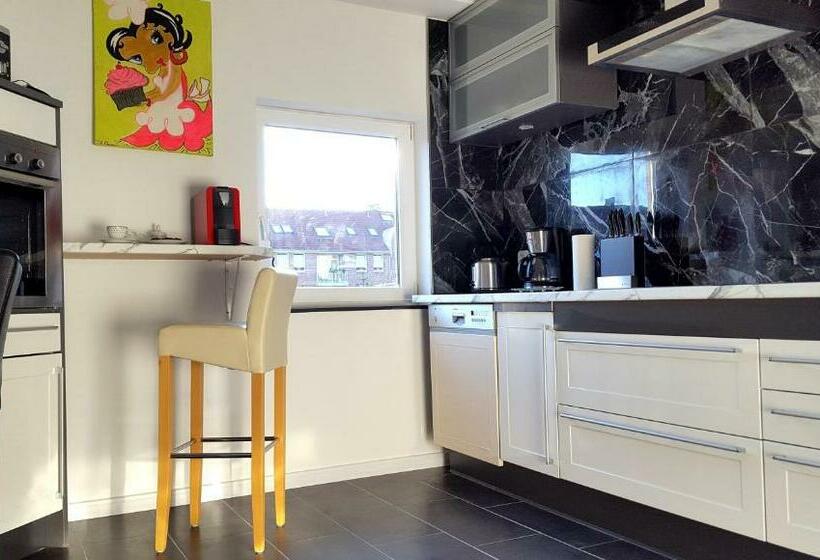 Ein Paar Schritte Zum Strand