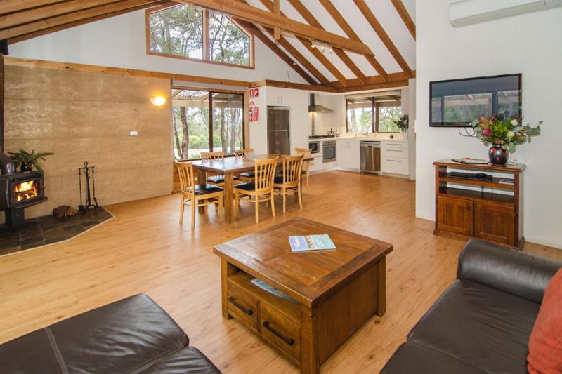 Grasstree Cottage Woodstone Estate