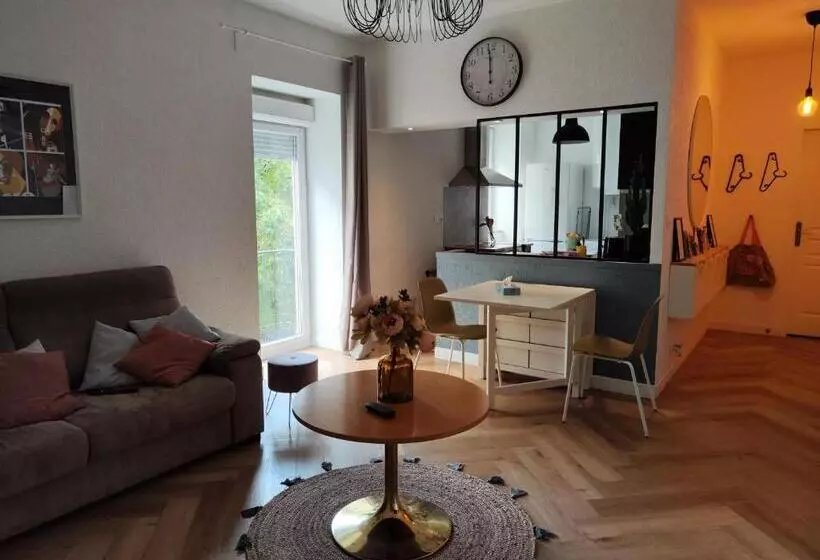 Le Petit Angle Appartement 2 Pièces, Plein Centre Ville, Près De La Gare Jusqu à 4 Personnes