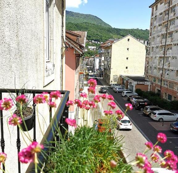 Le Petit Angle Appartement 2 Pièces, Plein Centre Ville, Près De La Gare Jusqu à 4 Personnes