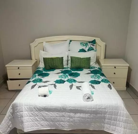 ペンション Triple T Guest House