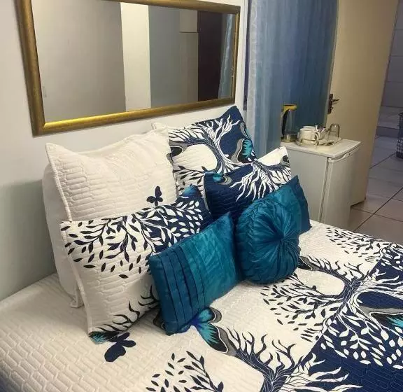 ペンション Triple T Guest House