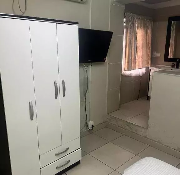 ペンション Triple T Guest House