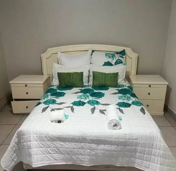 ペンション Triple T Guest House