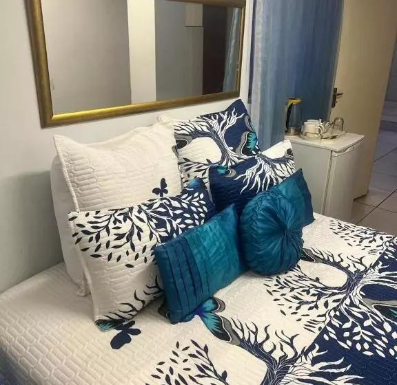 ペンション Triple T Guest House