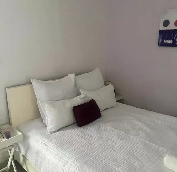 ペンション Triple T Guest House