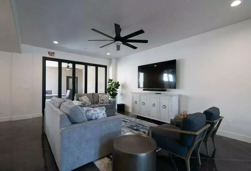 The Latitude Adjustment, Located Close To Golf,sand Dunes, Reservoir & National Parks