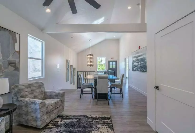 The Latitude Adjustment, Located Close To Golf,sand Dunes, Reservoir & National Parks