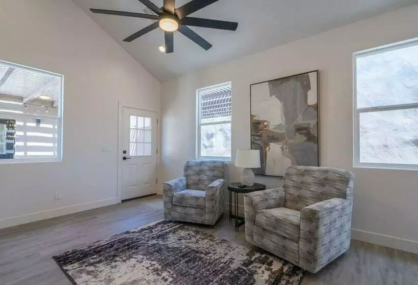 The Latitude Adjustment, Located Close To Golf,sand Dunes, Reservoir & National Parks
