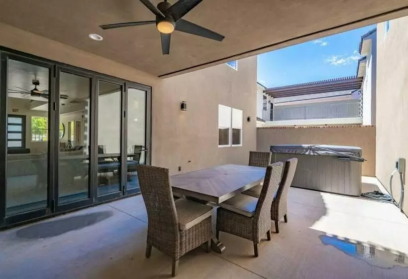 The Latitude Adjustment, Located Close To Golf,sand Dunes, Reservoir & National Parks