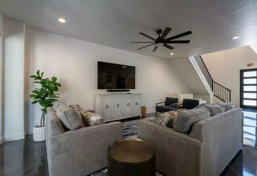 The Latitude Adjustment, Located Close To Golf,sand Dunes, Reservoir & National Parks