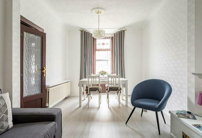 Central Belfast Town House