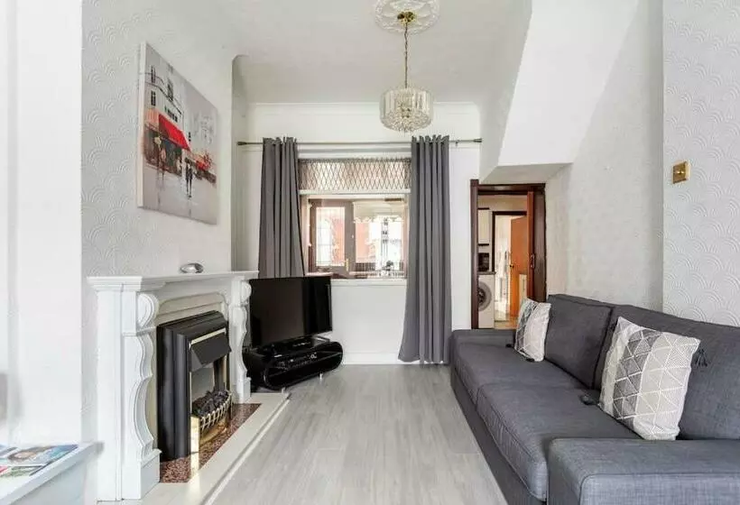 Central Belfast Town House