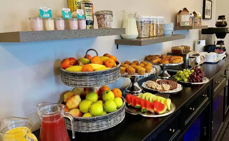 تختخواب و صبحانه The Hedley Townhouse